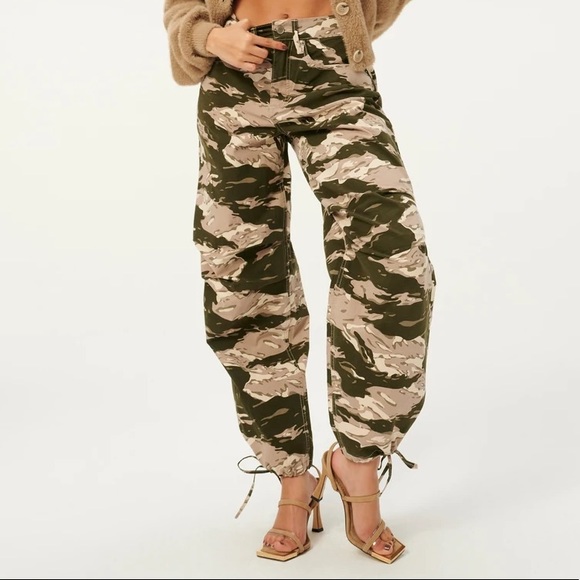 Good American Camo Uniform Pants in Forest - Picture 1 of 3